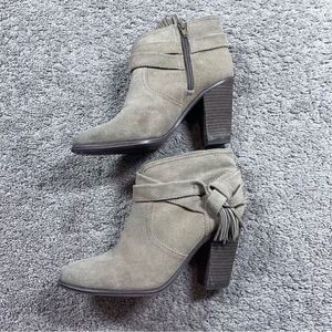 Vince Camuto Fianna Side Zip Leather Booties With Tassel Beige Size 8M